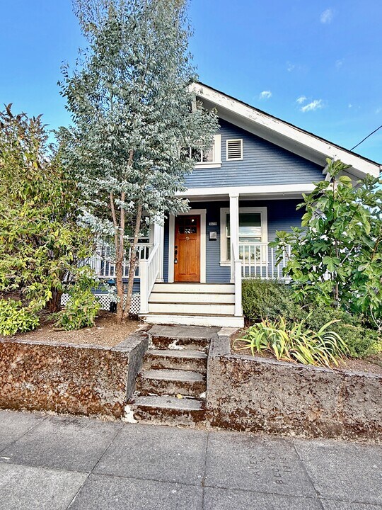 3628 SE 49th Ave in Portland, OR - Foto de edificio