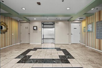 11124 Burbank Blvd in Los Angeles, CA - Building Photo - Building Photo