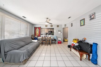 1432 San Juan Ct in Clearwater, FL - Building Photo - Building Photo