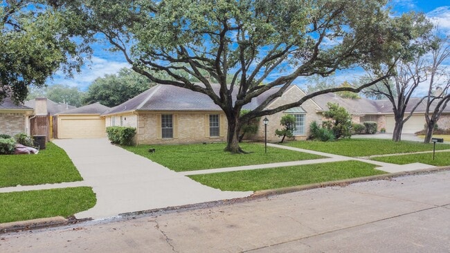 8006 Oakington Dr in Houston, TX - Building Photo - Building Photo