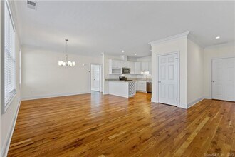 73 W Main St in Clinton, CT - Building Photo - Building Photo