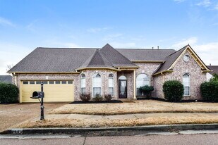 9885 Averbury Dr in Cordova, TN - Building Photo