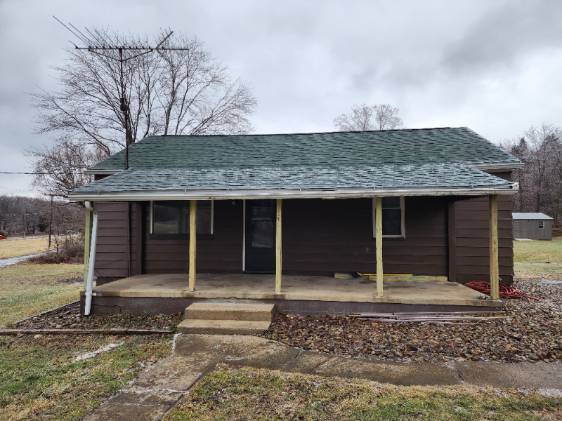 127 Meiter Dr in Beaver Falls, PA - Building Photo