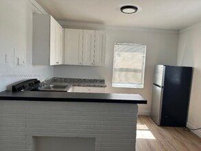 186 NW 1st St in Homestead, FL - Building Photo - Building Photo