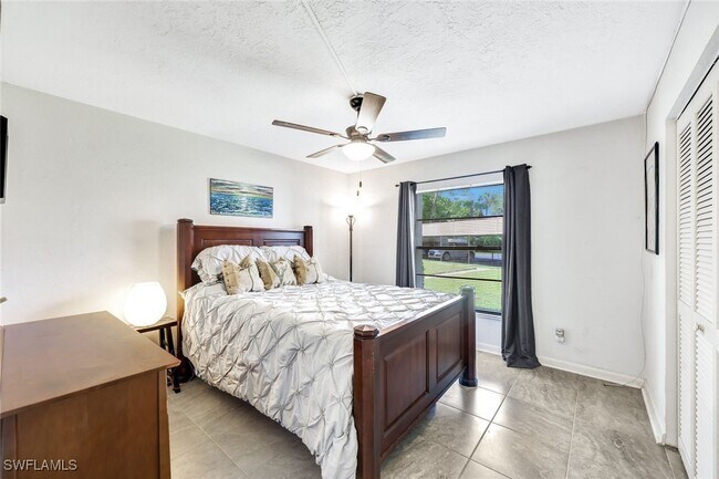 141 Cypress Way E in Naples, FL - Building Photo - Building Photo