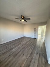 00076-609 in Los Angeles, CA - Building Photo - Interior Photo