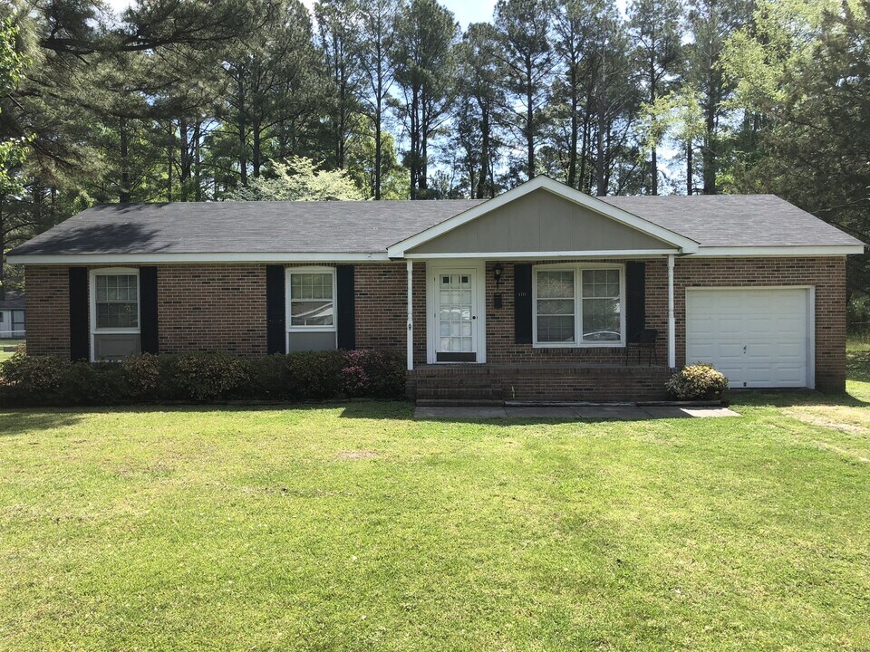 1711 Woodlawn Dr in Scotland Neck, NC - Building Photo