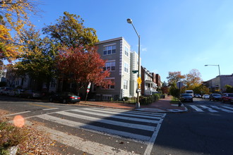 701 10th St SE in Washington, DC - Foto de edificio - Building Photo