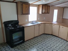 144 SE Guinevere Ct in Lake City, FL - Building Photo