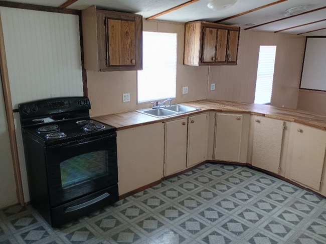 property at 144 SE Guinevere Ct