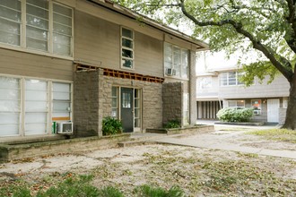 San Jacinto Garden Apartments in Houston, TX - Building Photo - Building Photo