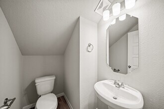 15015 Almeece St in Houston, TX - Foto de edificio - Building Photo