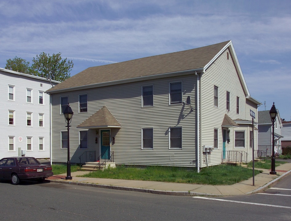 149 School St in Chicopee, MA - Building Photo