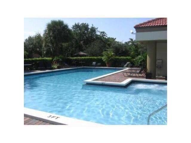 2550 SW 18th Terrace in Fort Lauderdale, FL - Building Photo - Building Photo