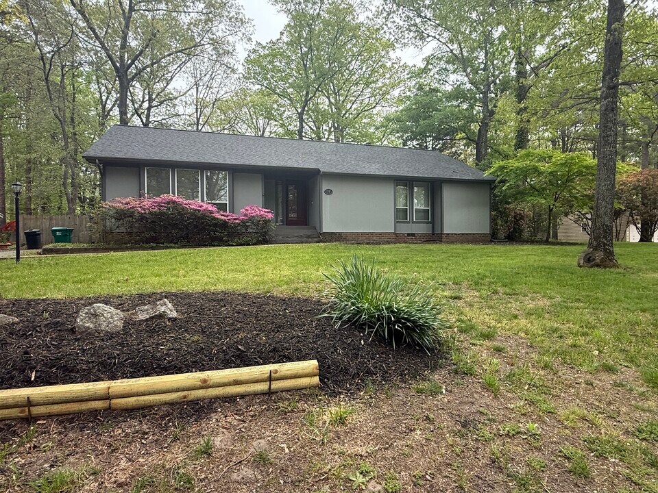 2301 Thousand Oaks Dr in Richmond, VA - Building Photo