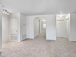 10015 Red Iron Creek in Converse, TX - Building Photo - Building Photo