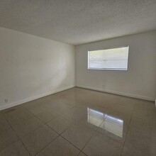 7900 Fairview Dr, Unit 102 in Tamarac, FL - Building Photo - Building Photo