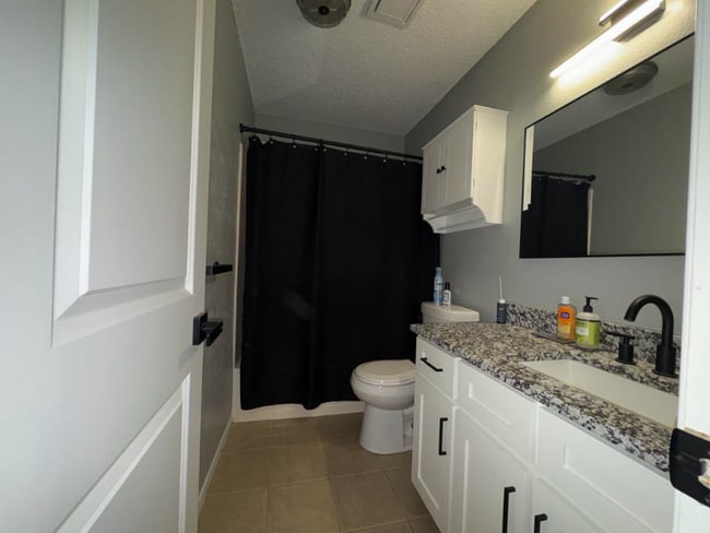 2304 Westchester Dr in Pantego, TX - Foto de edificio - Building Photo