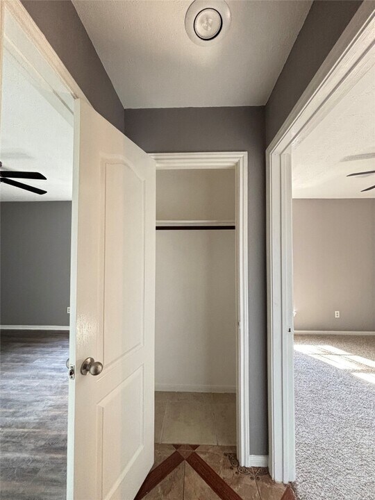 10006 Hibernia Dr in Houston, TX - Building Photo