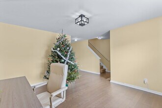 430 Rockcrest Way in Louisville, KY - Building Photo - Building Photo