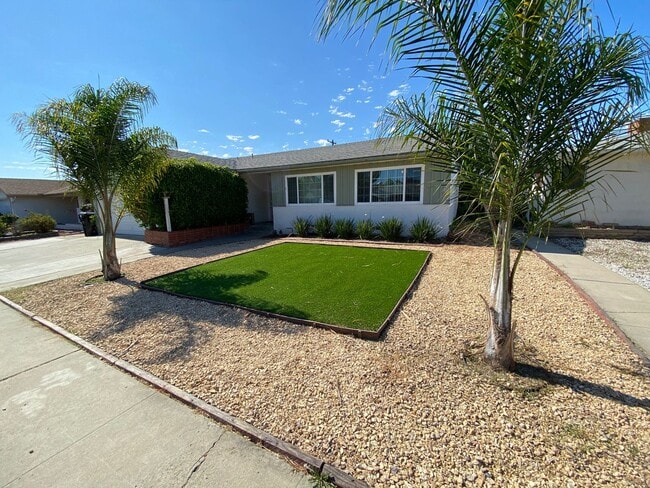 5621 Mary Ln Dr in San Diego, CA - Building Photo - Building Photo