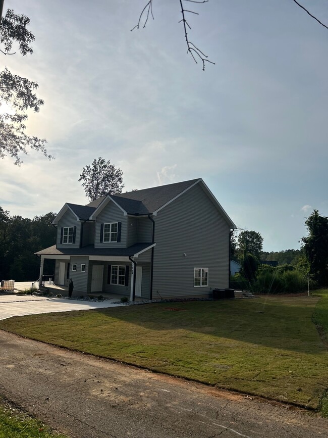 125 Scout Cir, Unit B
