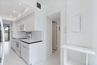 609 Bridgewood Dr in Boca Raton, FL - Building Photo - Building Photo