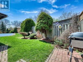 38 Cypress St in St Catharines, ON - Building Photo - Building Photo