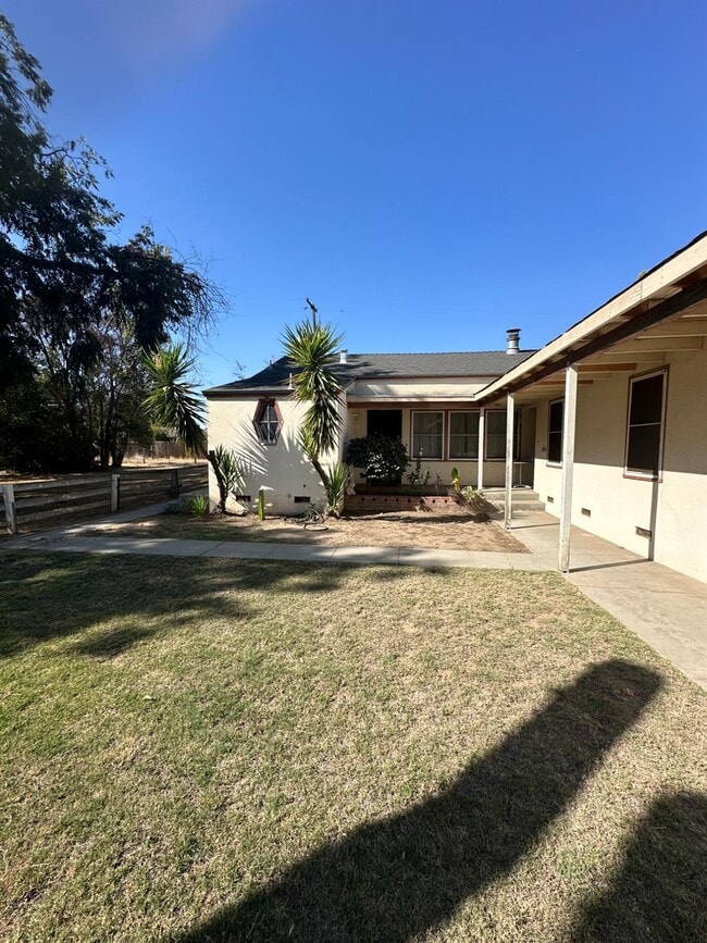 property at 2627 N Thorne Ave