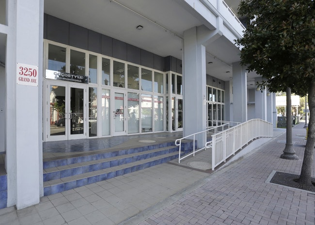 CocoStyle Residences in Coconut Grove, FL - Foto de edificio - Building Photo