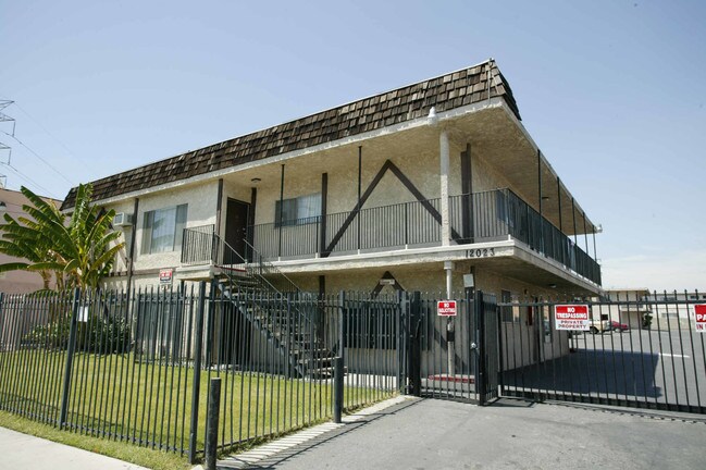 12023 Runnymede St in North Hollywood, CA - Building Photo - Building Photo