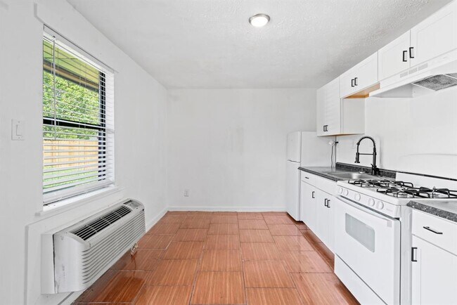 7430 Mount St-Unit -112 in Houston, TX - Foto de edificio - Building Photo