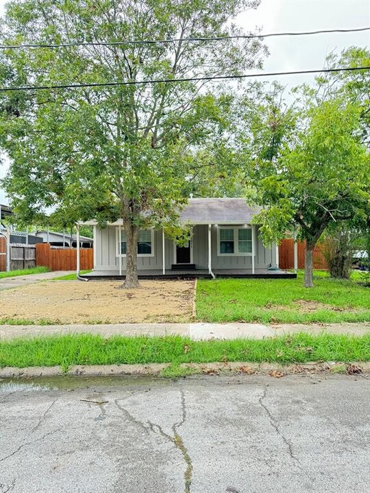 1011 Randall St in Pasadena, TX - Building Photo