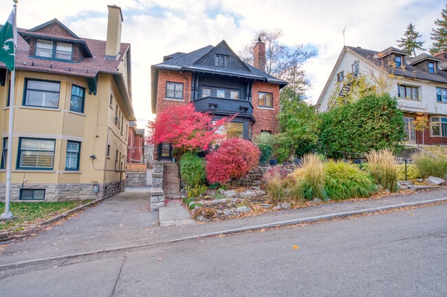 property at 8 Range Rd