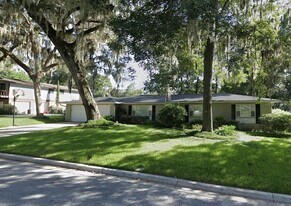 2046 NW 19th Ln in Gainesville, FL - Building Photo