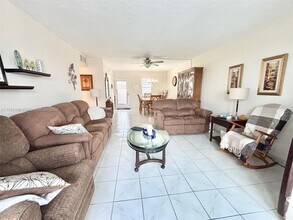 2801 Somerset Dr in Lauderdale Lakes, FL - Building Photo - Building Photo