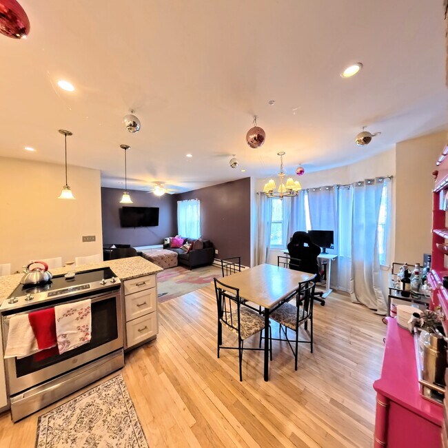 285 Dorchester St in Boston, MA - Building Photo - Building Photo