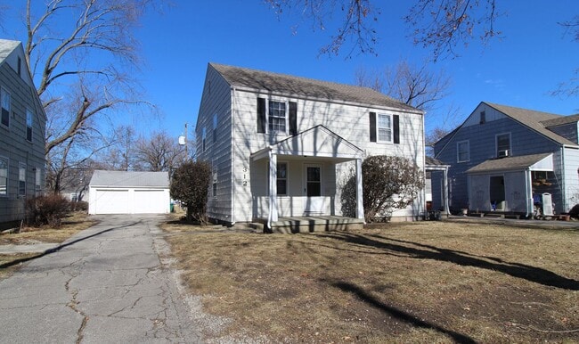 property at 312 E 26th Ave