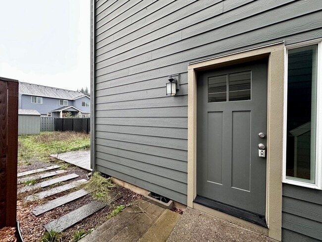 165 Northeast Overlook CourtNortheast Overlook Cou in Estacada, OR - Building Photo - Building Photo