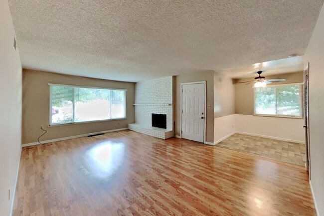 1029-1029 Woodshire Way in Sacramento, CA - Building Photo - Building Photo
