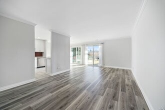 901 Yosemite Trail in Roselle, IL - Building Photo - Building Photo