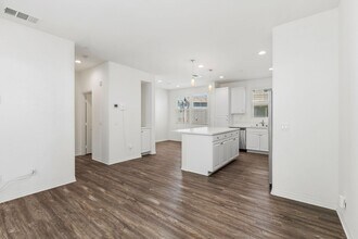 503 Sandpiper Wy in Imperial Beach, CA - Foto de edificio - Building Photo