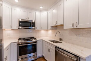 303 Maverick St, Unit 4 in Boston, MA - Building Photo