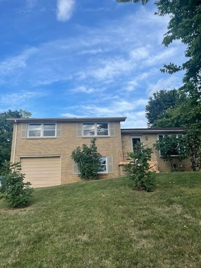 property at 606 Comet Dr