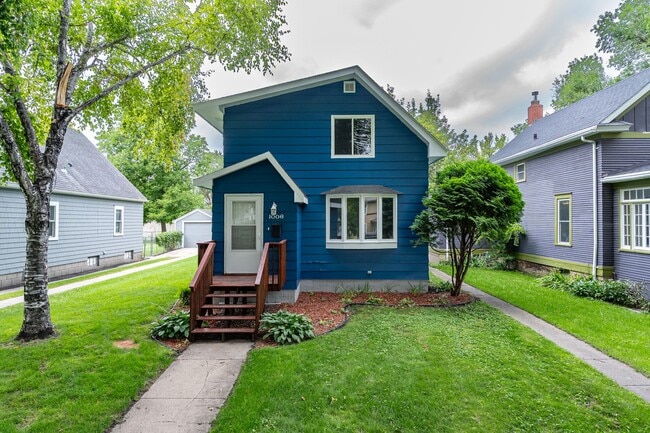 property at 1006 Walnut St