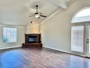 2129 Briarcliff Dr in Moore, OK - Building Photo - Building Photo