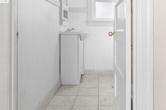 4500 San Carlos Ave in Oakland, CA - Building Photo - Building Photo