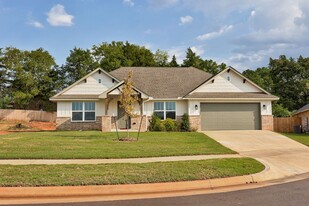 1205 Magnolia Dr in Noble, OK - Building Photo