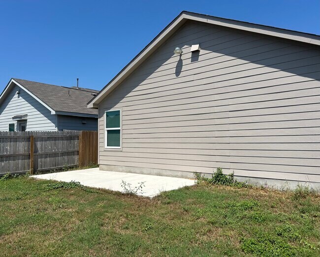 5831 Coahulia Rdg in Seguin, TX - Building Photo - Building Photo