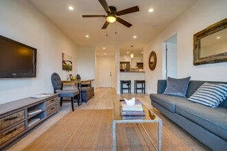 1718 N Avalon Blvd in Wilmington, CA - Foto de edificio - Interior Photo